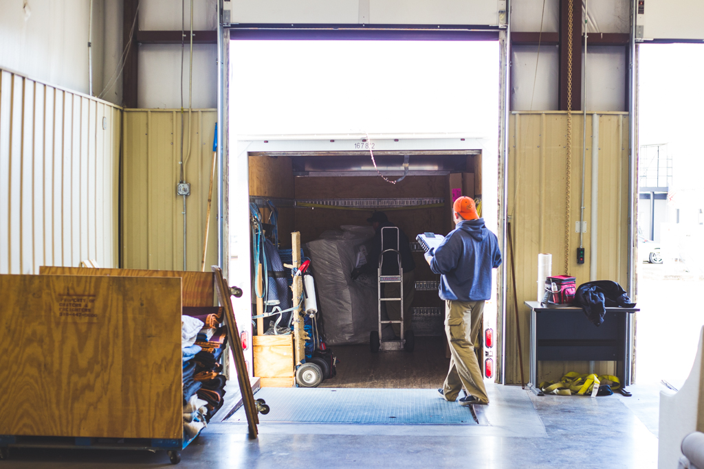 Arlan employees unloading truck 5